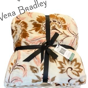 🌸 Vera Bradley NWT  50”x80 Throw